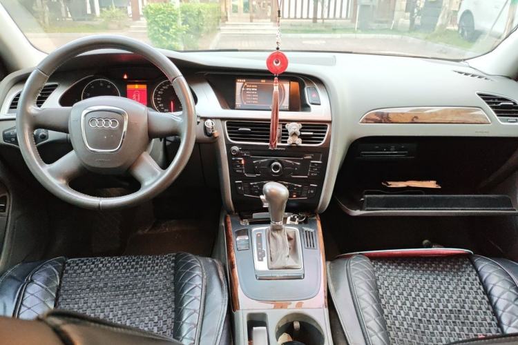 Used Audi A4L 2011 2.0 TFSI Comfort Model Center Console