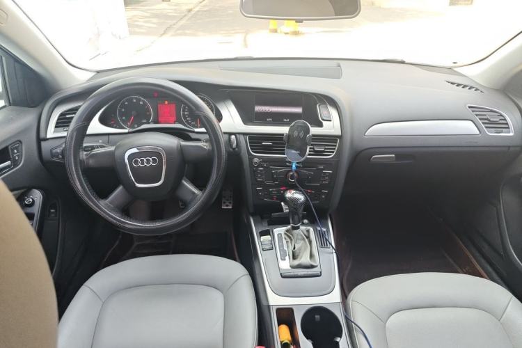 Used Audi A4L 2011 1.8 TFSI Comfort Model Center Console