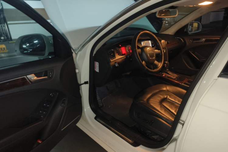 Used Audi A4L 2011 2.0 TFSI Comfort Model Driver Seat