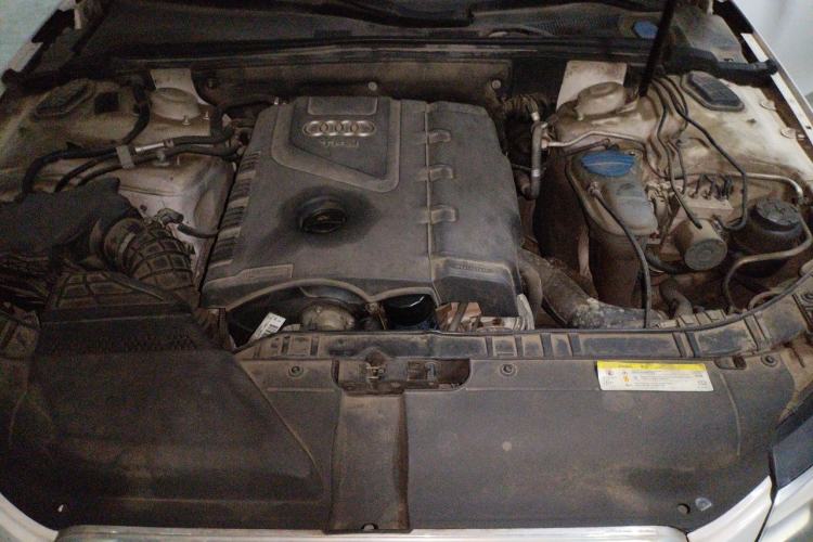 Used Audi A4L 2011 2.0 TFSI Standard Model Engine Bay