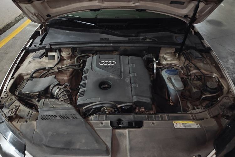 Used Audi A4L 2011 2.0 TFSI Comfort Model Engine Bay