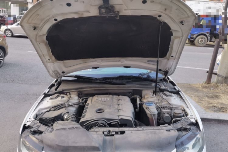 Used Audi A4L 2011 2.0 TFSI Comfort Model Engine Bay