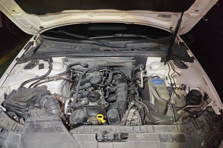 Used Audi A4L 2011 2.0 TFSI Comfort Model Engine Bay