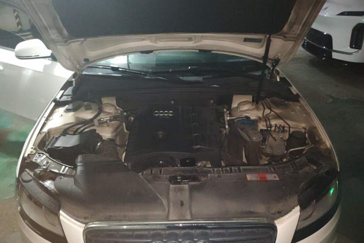 Used Audi A4L 2011 1.8 TFSI Comfort Model Engine Bay