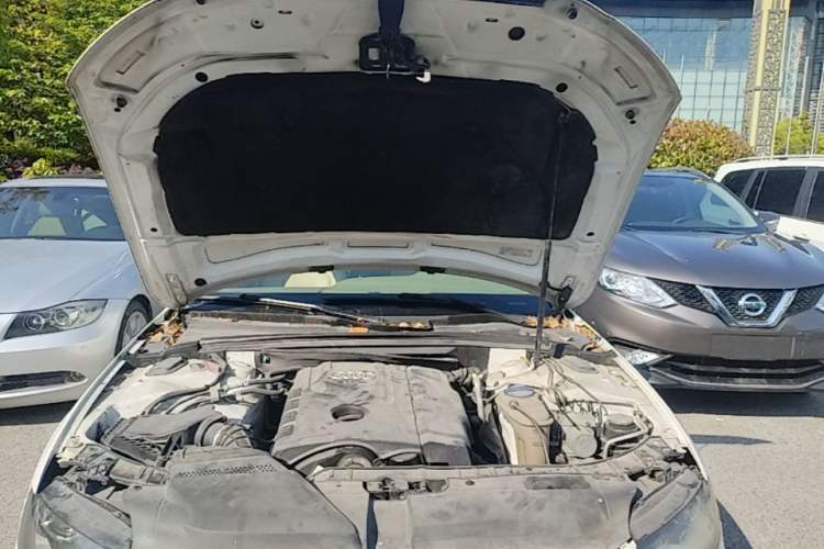 Used Audi A4L 2011 2.0 TFSI Comfort Model Engine Bay