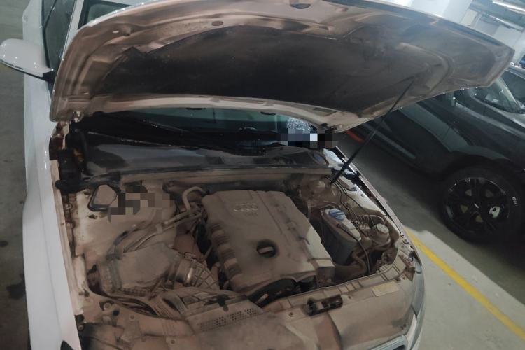 Used Audi A4L 2011 2.0 TFSI Comfort Model Engine Bay