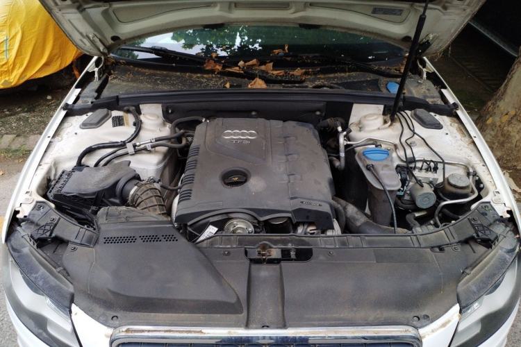 Used Audi A4L 2011 2.0 TFSI Comfort Model Engine Bay