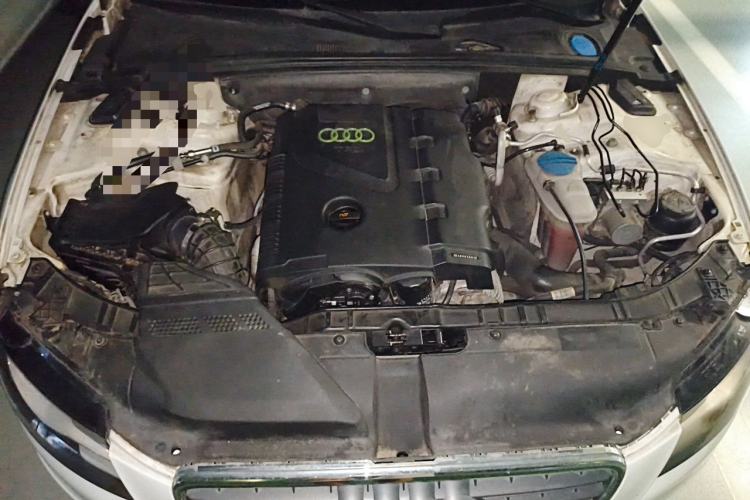 Used Audi A4L 2011 2.0 TFSI Sport Edition Engine Bay