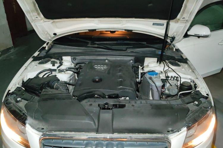 Used Audi A4L 2011 1.8 TFSI Comfort Model Engine Bay