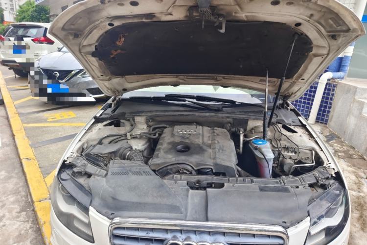 Used Audi A4L 2011 2.0 TFSI Standard Model Engine Bay