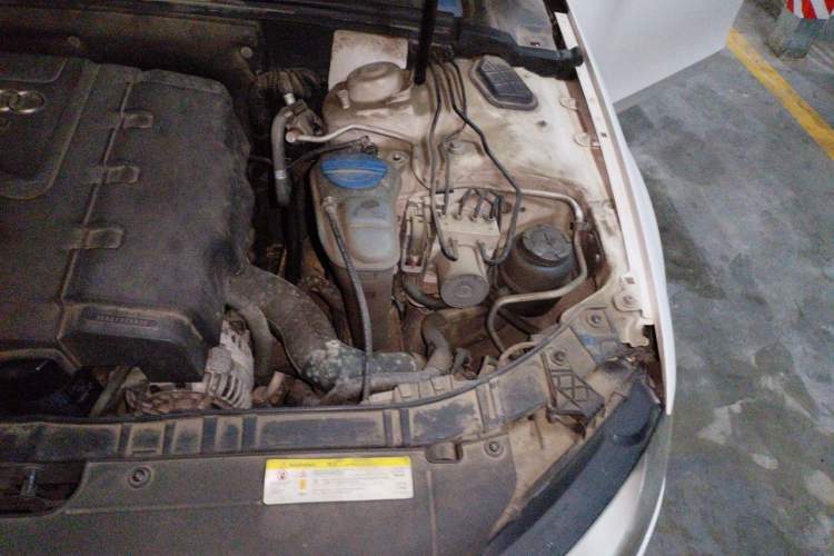 Used Audi A4L 2011 2.0 TFSI Standard Model Engine Bay Left