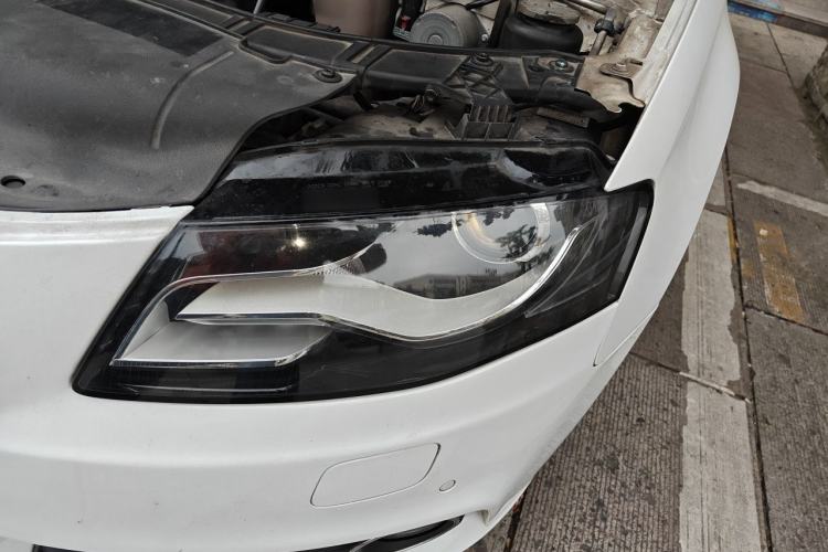 Used Audi A4L 2011 2.0 TFSI Standard Model Engine Bay Left