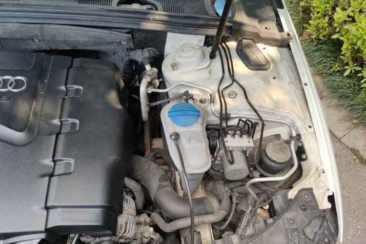 Used Audi A4L 2011 2.0 TFSI Standard Model Engine Bay Left