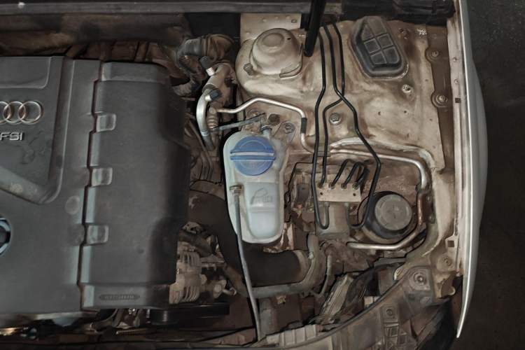 Used Audi A4L 2011 2.0 TFSI Comfort Model Engine Bay Left