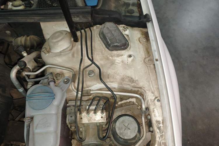 Used Audi A4L 2011 2.0 TFSI Comfort Model Engine Bay Left
