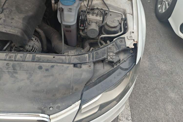 Used Audi A4L 2011 2.0 TFSI Standard Model Engine Bay Left
