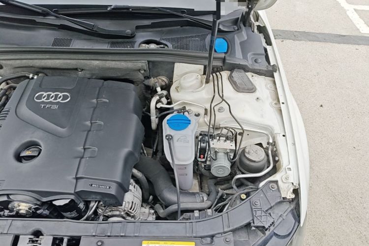 Used Audi A4L 2011 2.0 TFSI Comfort Model Engine Bay Left
