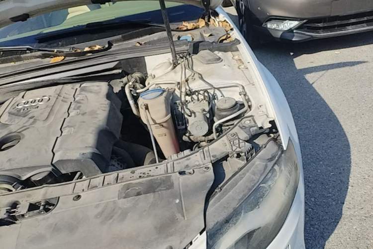 Used Audi A4L 2011 2.0 TFSI Comfort Model Engine Bay Left