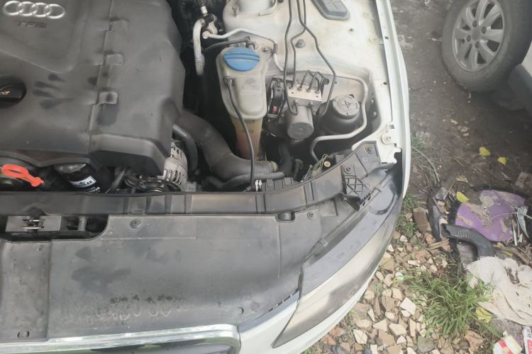 Used Audi A4L 2011 2.0 TFSI Standard Model Engine Bay Left