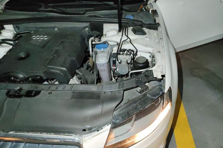 Used Audi A4L 2011 1.8 TFSI Comfort Model Engine Bay Left