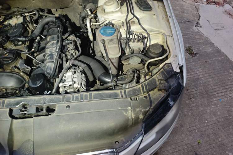 Used Audi A4L 2011 2.0 TFSI Comfort Model Engine Bay Left
