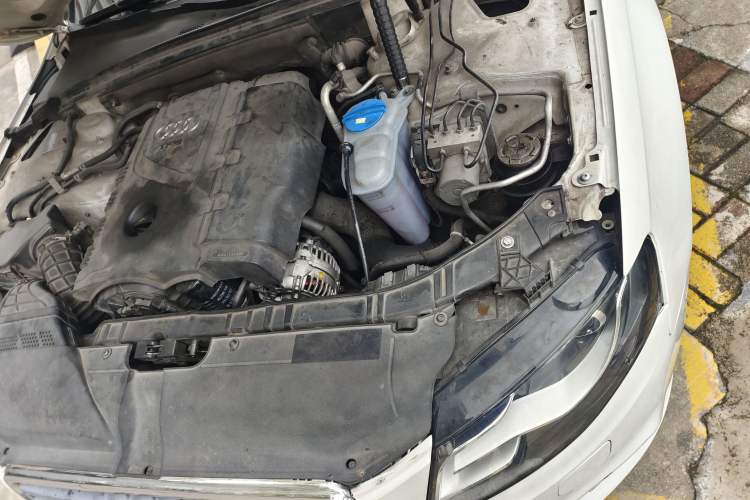 Used Audi A4L 2011 2.0 TFSI Standard Model Engine Bay Left