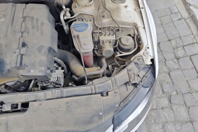 Used Audi A4L 2011 2.0 TFSI Comfort Model Engine Bay Left