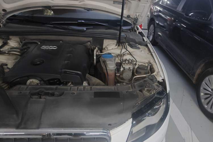Used Audi A4L 2011 2.0 TFSI Comfort Model Engine Bay Left