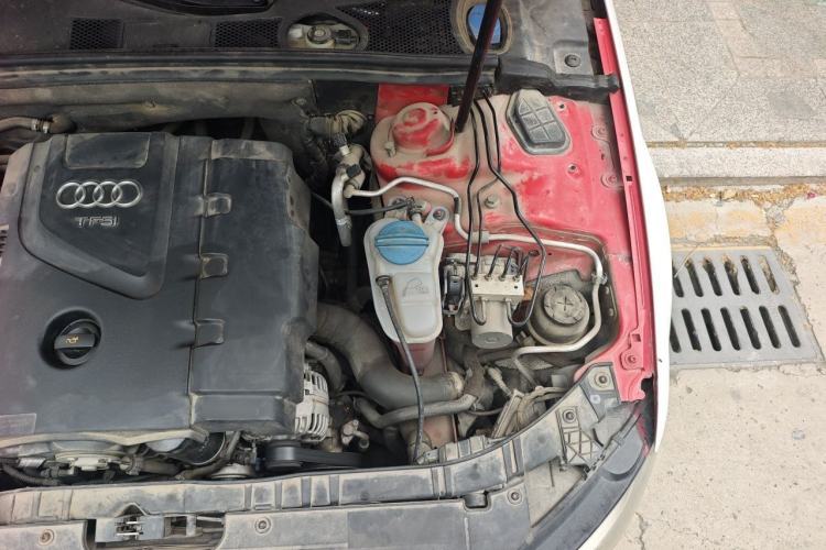 Used Audi A4L 2011 2.0 TFSI Standard Model Engine Bay Left