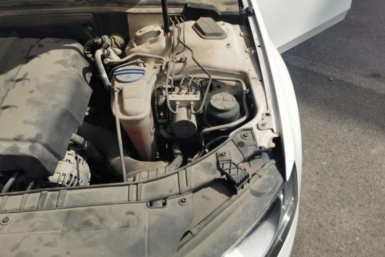 Used Audi A4L 2011 1.8 TFSI Comfort Model Engine Bay Left