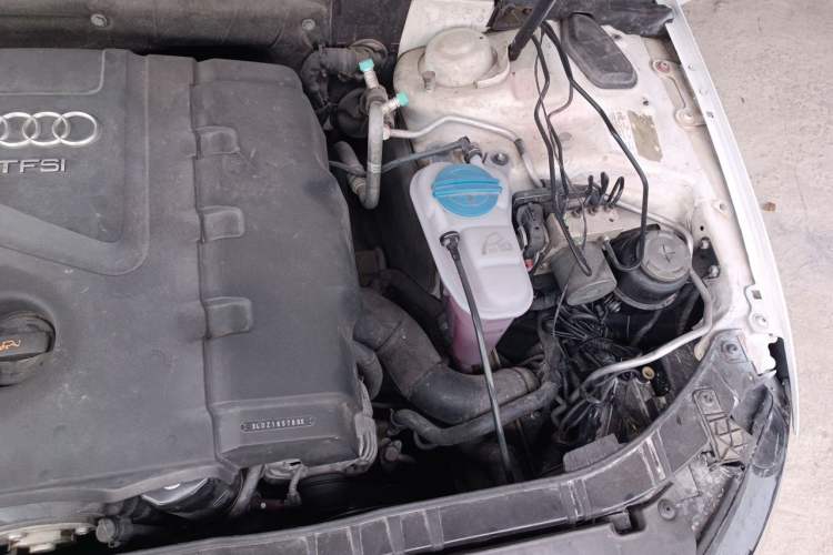 Used Audi A4L 2011 2.0 TFSI Standard Model Engine Bay Left