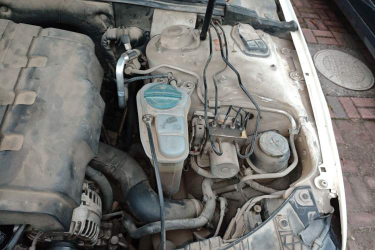 Used Audi A4L 2011 2.0 TFSI Comfort Model Engine Bay Left