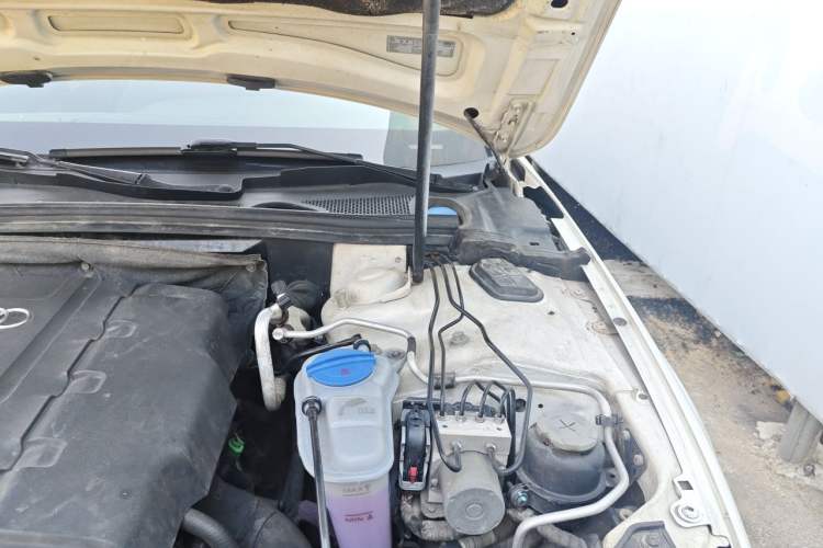Used Audi A4L 2011 1.8 TFSI Comfort Model Engine Bay Left