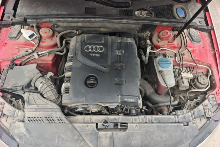 Used Audi A4L 2011 2.0 TFSI Standard Model Engine Bay