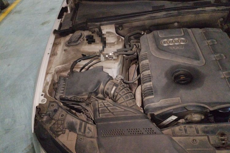 Used Audi A4L 2011 2.0 TFSI Standard Model Engine Bay Right