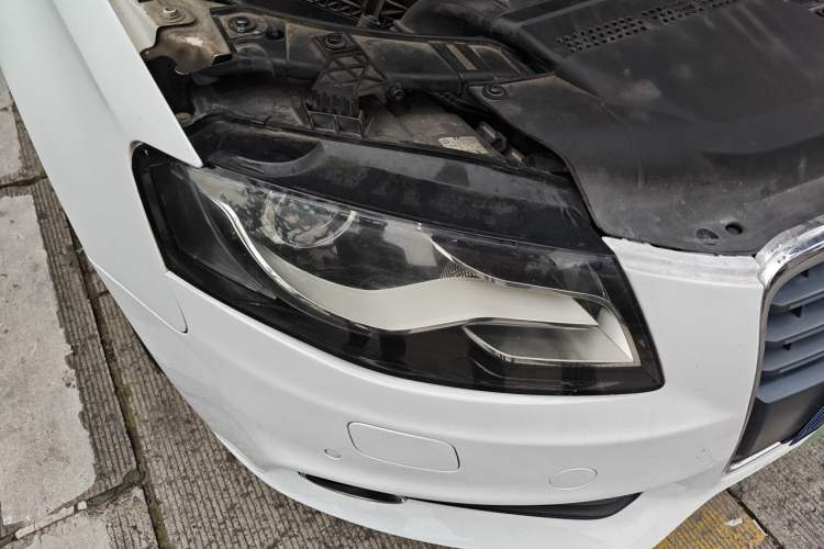 Used Audi A4L 2011 2.0 TFSI Standard Model Engine Bay Right