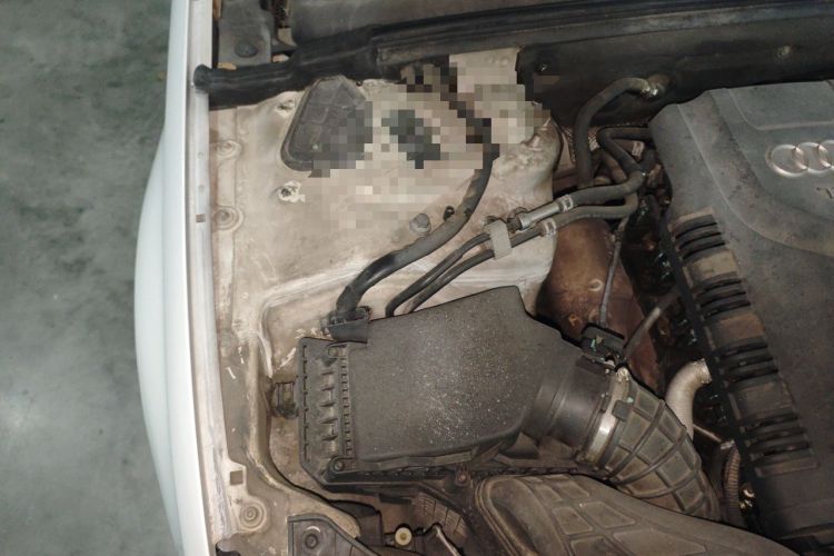 Used Audi A4L 2011 2.0 TFSI Comfort Model Engine Bay Right