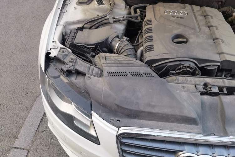 Used Audi A4L 2011 2.0 TFSI Comfort Model Engine Bay Right