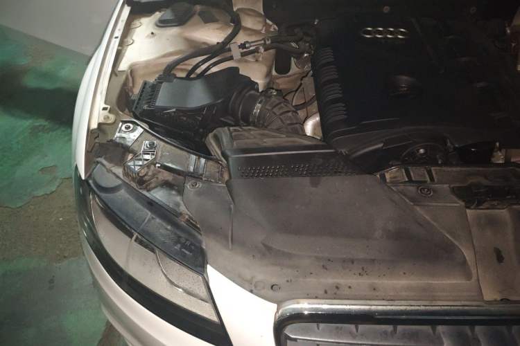 Used Audi A4L 2011 1.8 TFSI Comfort Model Engine Bay Right