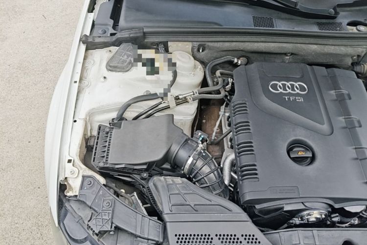 Used Audi A4L 2011 2.0 TFSI Comfort Model Engine Bay Right
