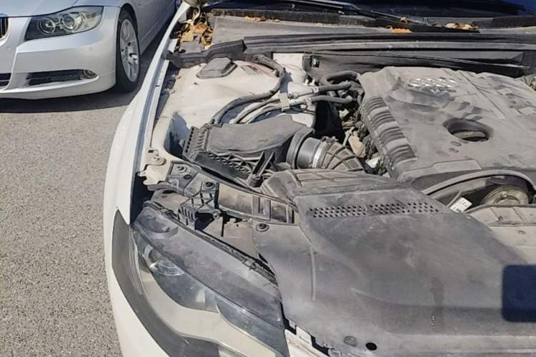 Used Audi A4L 2011 2.0 TFSI Comfort Model Engine Bay Right