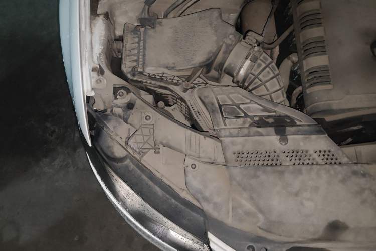 Used Audi A4L 2011 2.0 TFSI Comfort Model Engine Bay Right