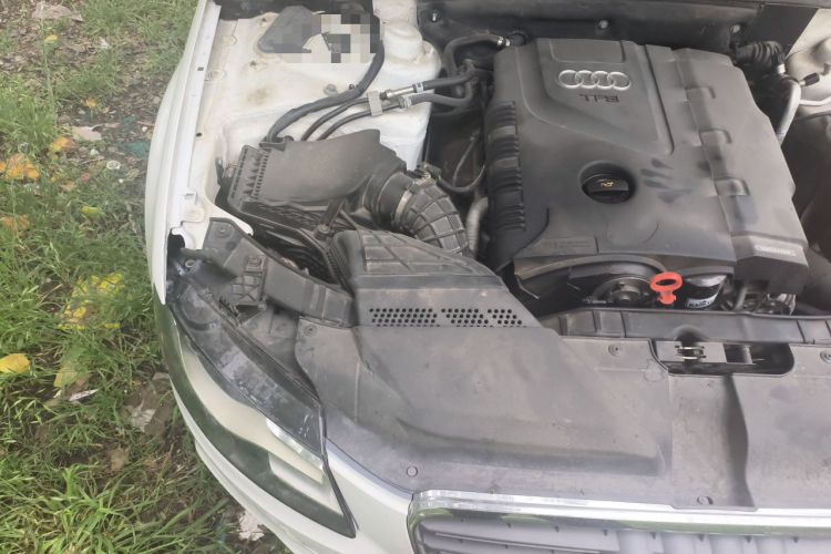 Used Audi A4L 2011 2.0 TFSI Standard Model Engine Bay Right