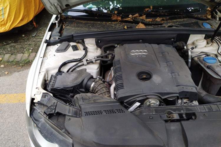 Used Audi A4L 2011 2.0 TFSI Comfort Model Engine Bay Right
