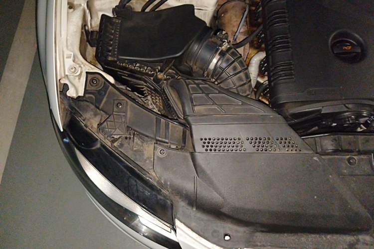 Used Audi A4L 2011 2.0 TFSI Sport Edition Engine Bay Right