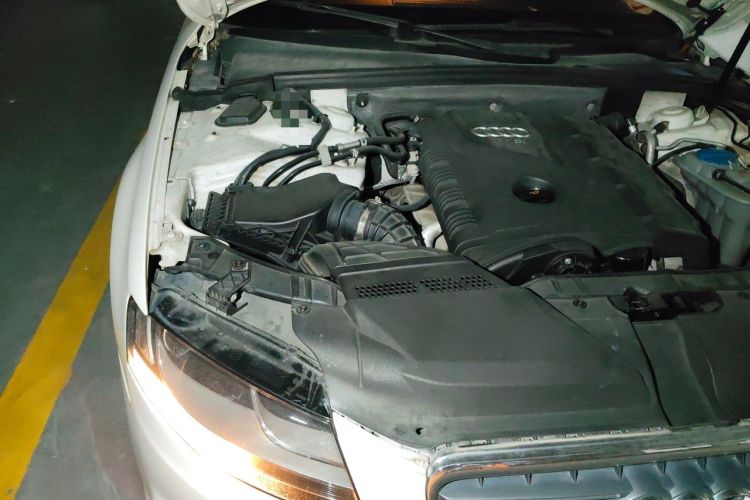 Used Audi A4L 2011 1.8 TFSI Comfort Model Engine Bay Right