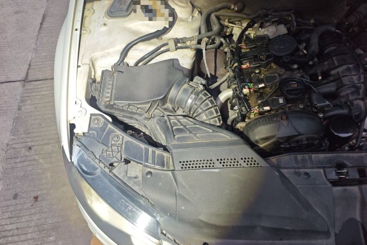 Used Audi A4L 2011 2.0 TFSI Comfort Model Engine Bay Right