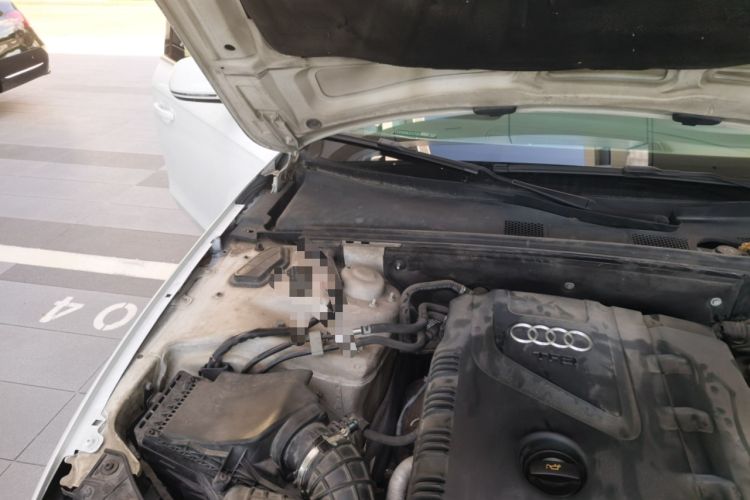 Used Audi A4L 2011 2.0 TFSI Standard Model Engine Bay Right