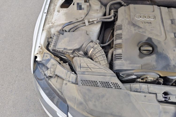 Used Audi A4L 2011 2.0 TFSI Comfort Model Engine Bay Right