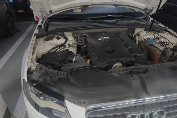 Used Audi A4L 2011 2.0 TFSI Comfort Model Engine Bay Right